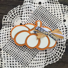 Load image into Gallery viewer, Short Gourd/Inside Accent Custom Pumpkin